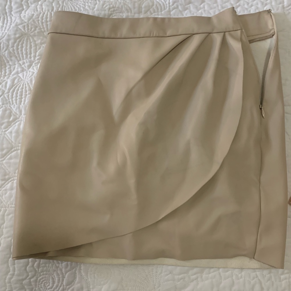 Leather beige skirt